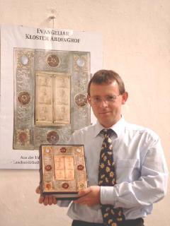 evangeliar.jpg (12223 Byte)